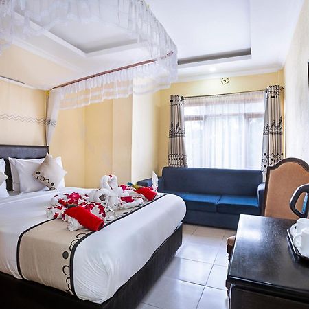 Chambai Hotel ไนวาชา ภายนอก รูปภาพ