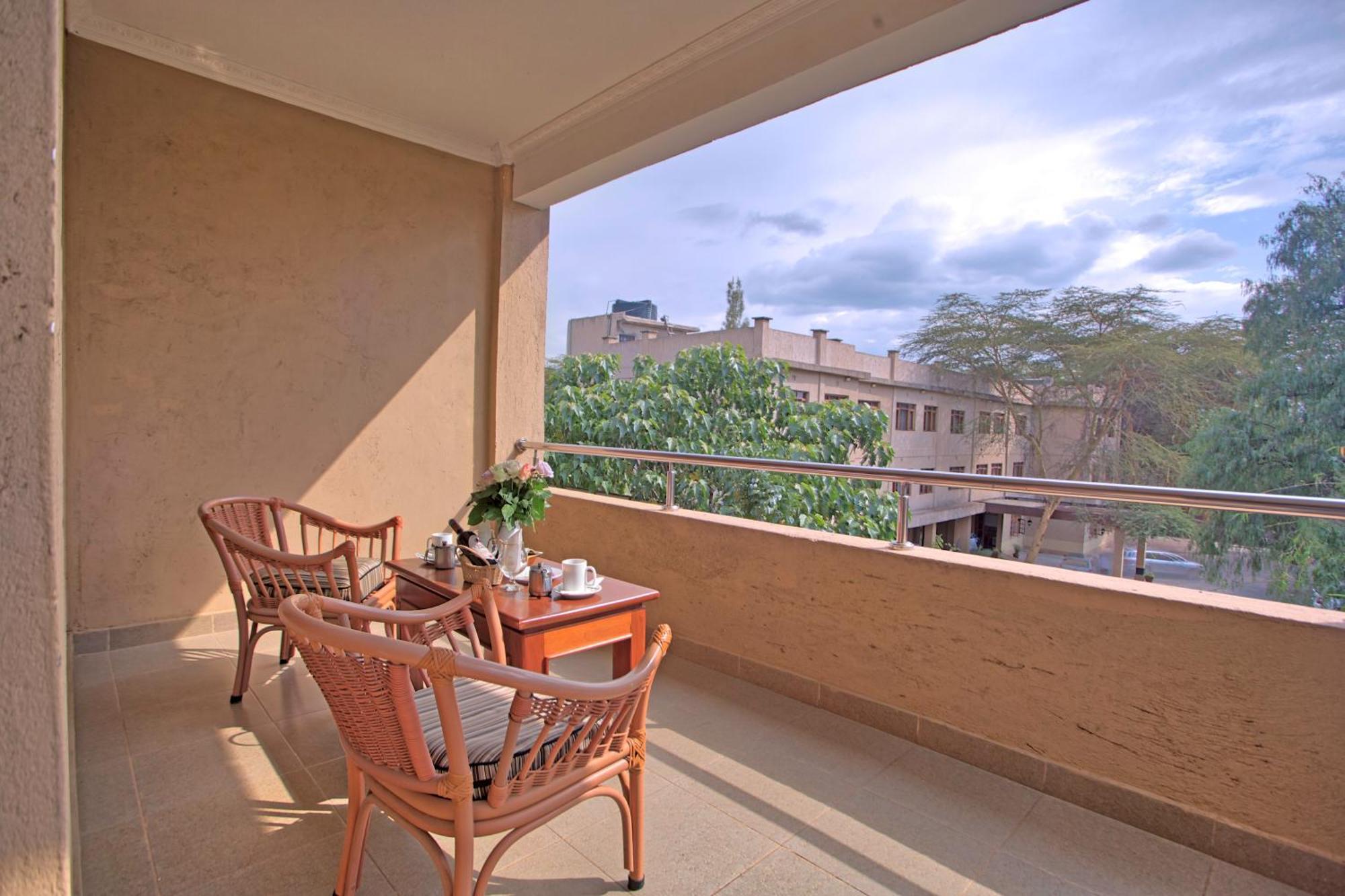 Chambai Hotel ไนวาชา ภายนอก รูปภาพ