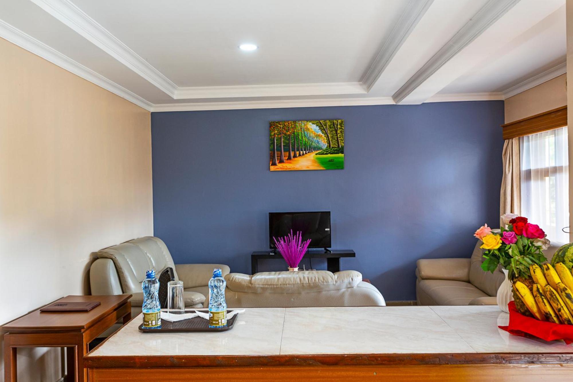 Chambai Hotel ไนวาชา ภายนอก รูปภาพ