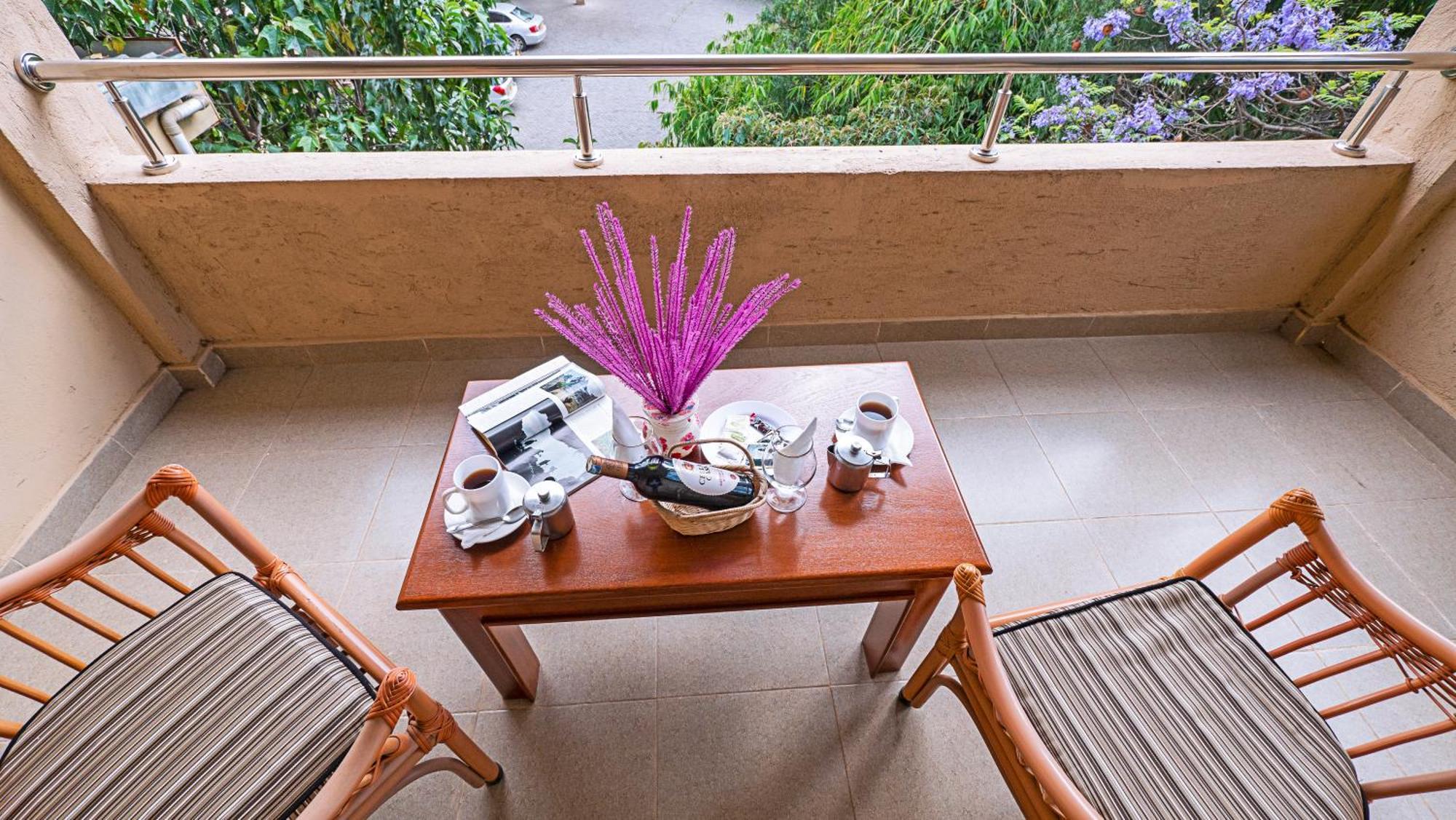 Chambai Hotel ไนวาชา ภายนอก รูปภาพ
